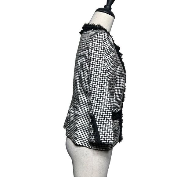 White House Black Market .3/4 Sleeve Tulle Embellished Jacket Size 4 - Picture 2 of 6